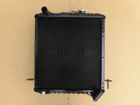 ラジエーター イスズ エルフ NHR69N 4JG2 AT 2004年06月〜2007年04月 AT車用 参考純正品番：8-97357-940-0 AP-RAD-2257 ラジエーター いすゞ エルフ NKR69CAE 4JG2 MT 参考純正品番：5-86750